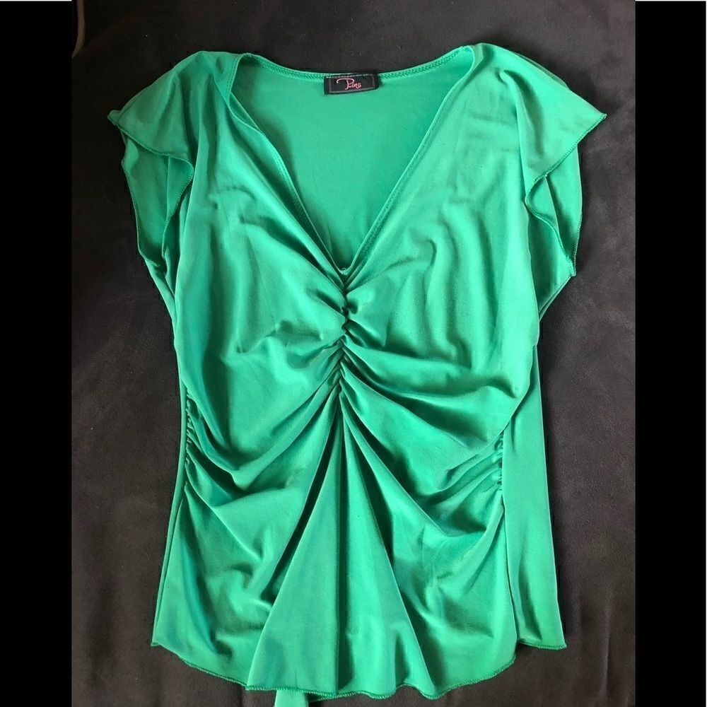 Ping short sleeve green top. Rouched center with stretch